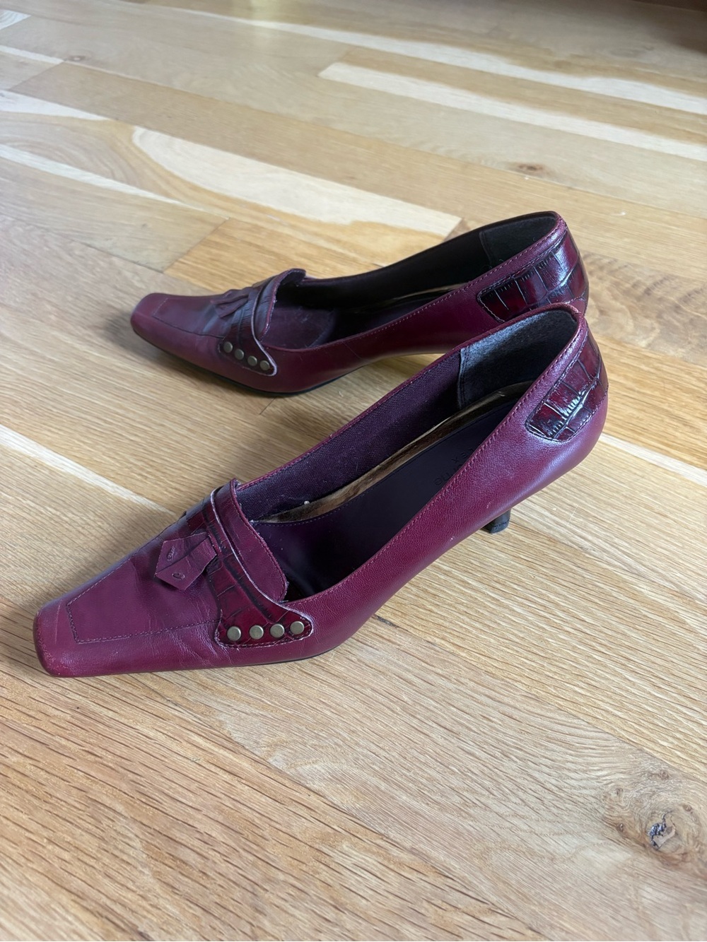Liz Claiborne Flex Burgundy Kitten Heels